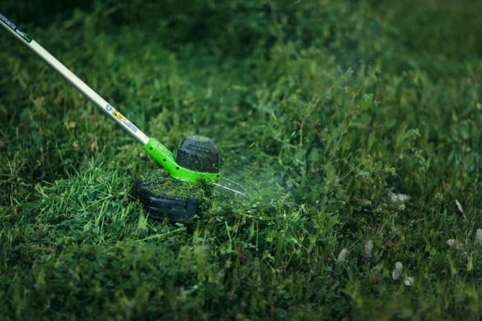 Триммер Greenworks G40LT30, 40v, 30 см, без АКБ и ЗУ (аккумуляторный)