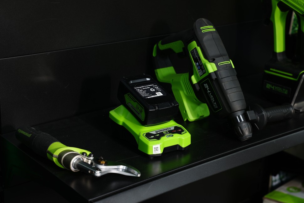 Универсальное зарядное устройство Greenworks G24C4, 24v, сила тока 4А (быстрое)