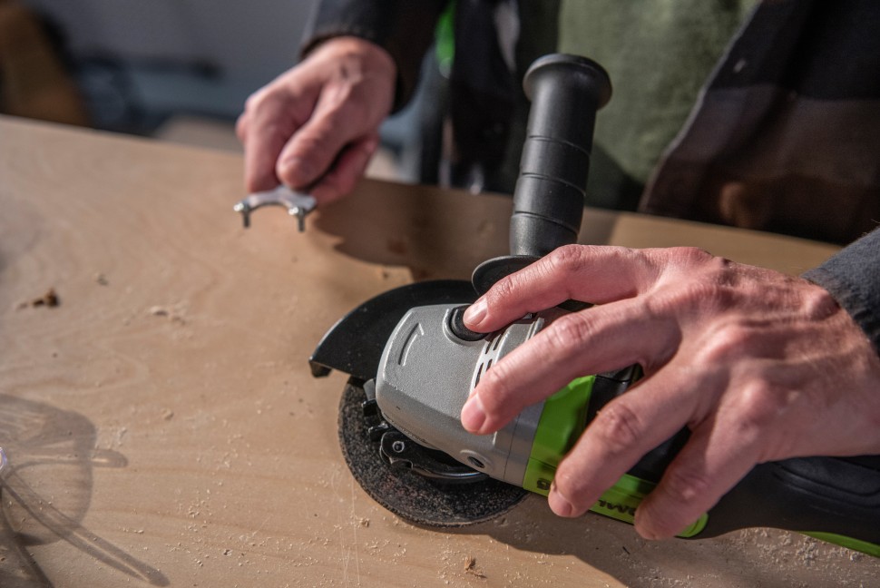 Угловая шлифовальная машина (болгарка) Greenworks GD24AG, 24v, 125 мм, без АКБ и ЗУ (аккумуляторная)