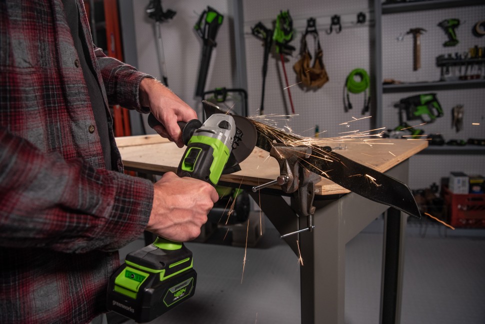 Угловая шлифовальная машина (болгарка) Greenworks GD24AG, 24v, 125 мм, без АКБ и ЗУ (аккумуляторная)